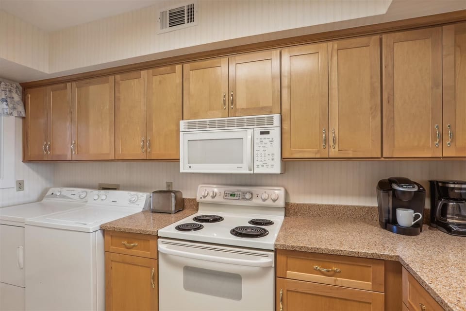 Kitchen with Washer and Dryer at 336 Shorewood