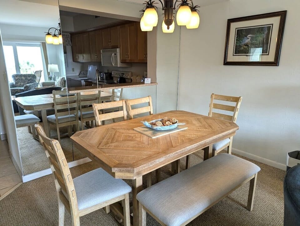 Dining Table at 336 Shorewood