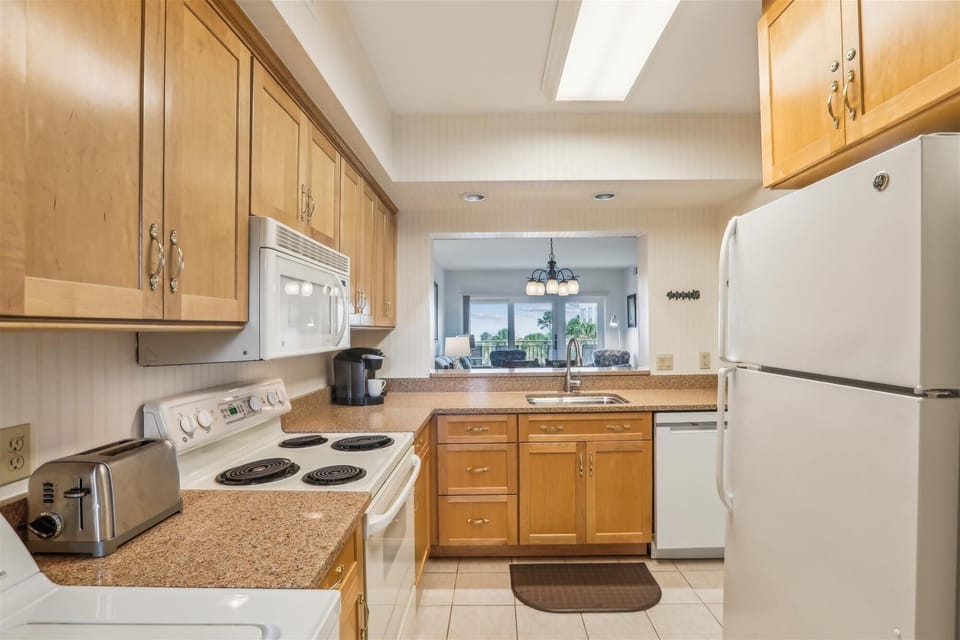 Kitchen at 336 Shorewood