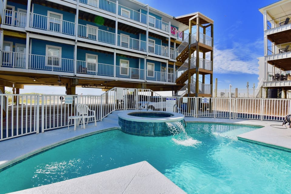 Sunchase Swimming Pool and Hot Tub Area