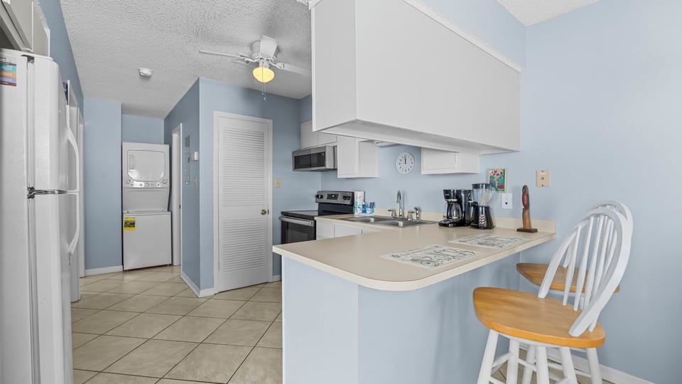 Sunchase 310 Kitchen with breakfast bar for two