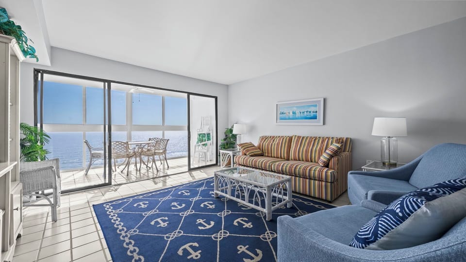 Edgewater West 95 - Living area