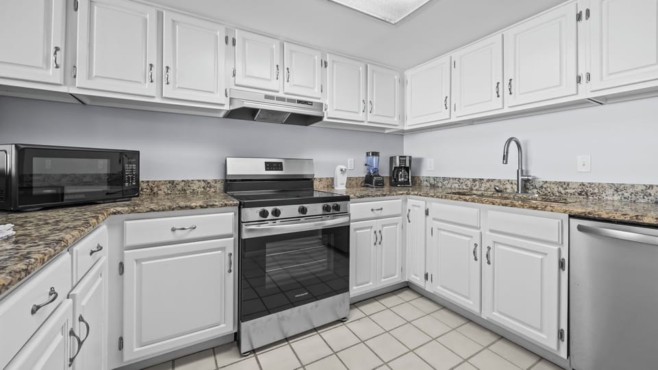 Edgewater West 95 - Kitchen area