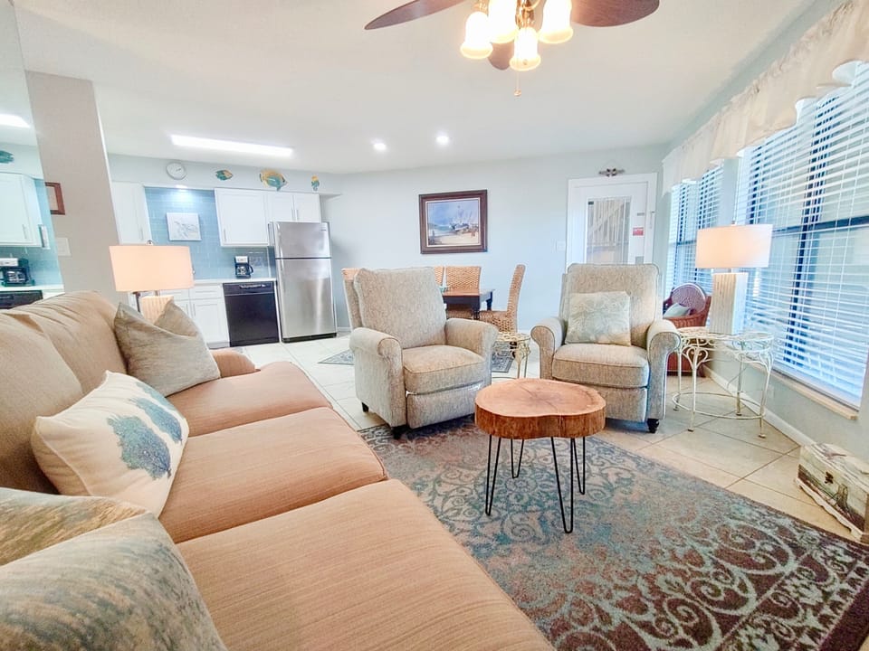 Sandpiper 10B Living Room