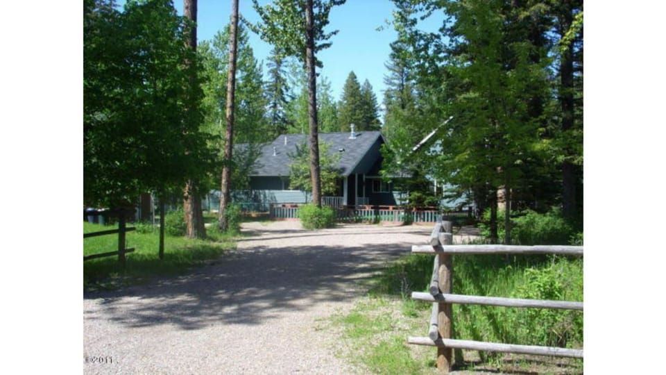entrance driveway
