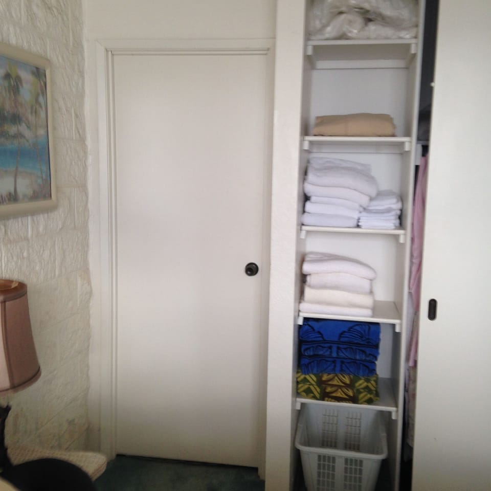 plenty of linens and towels