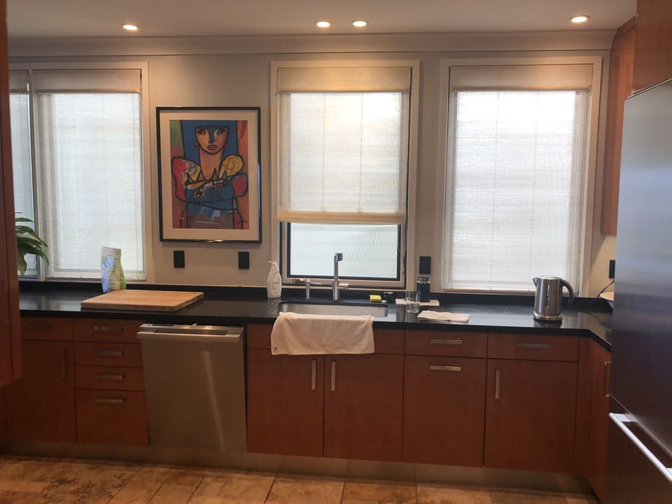 Kitchen sink area