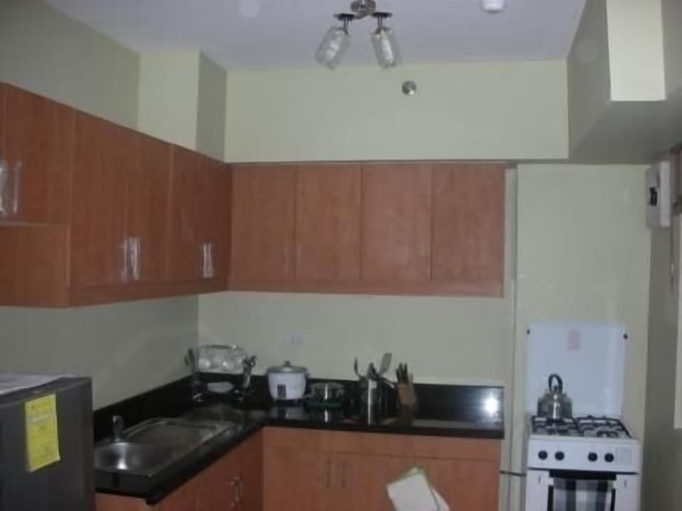2 Bedrooms near Global City