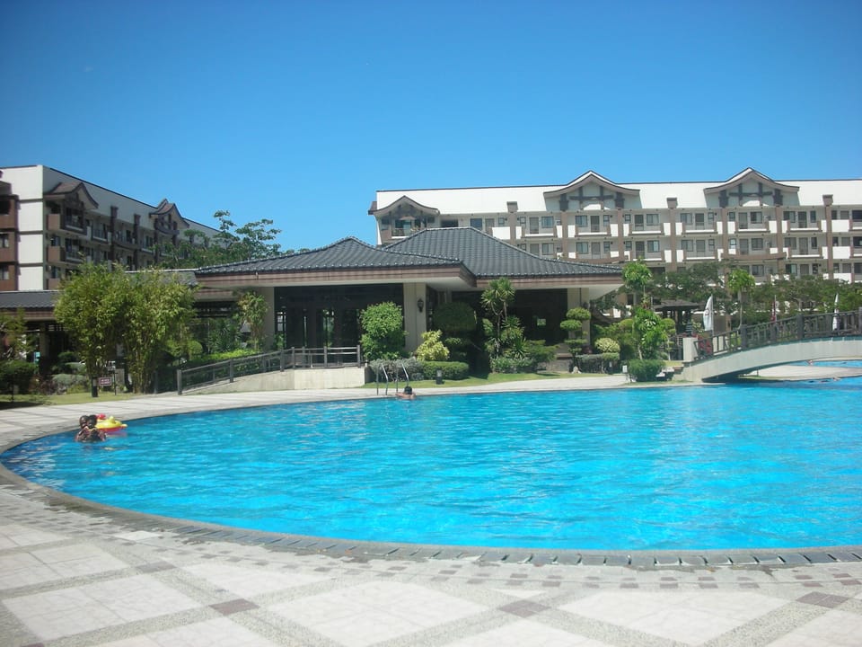 2 Bedrooms near Global City