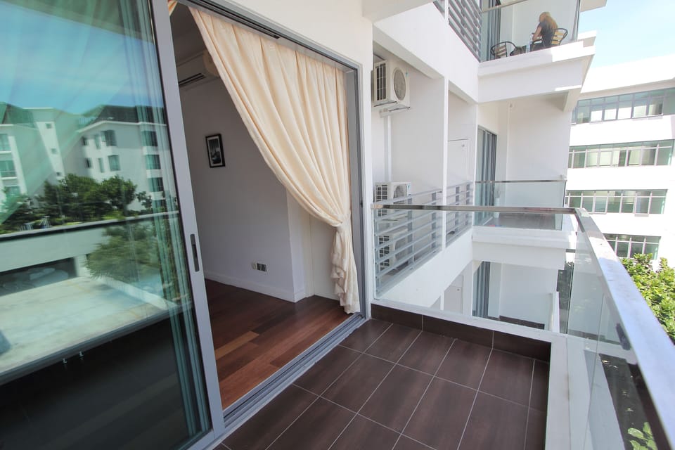 Designer 2BR Suite @ Imago/City Centre