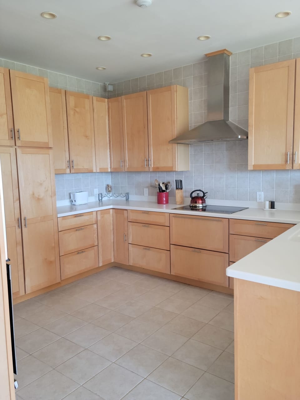 Spacious kitchen, fully equipped 