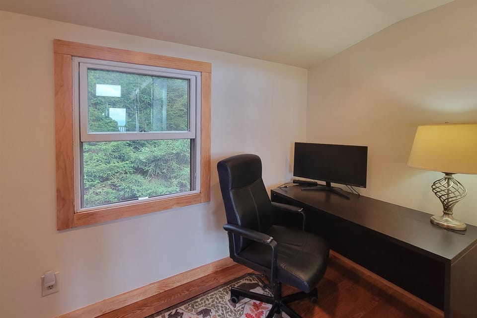 Upper Level Second Floor: Office