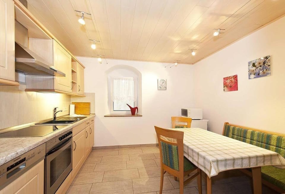 Kitchen area. Picture 3