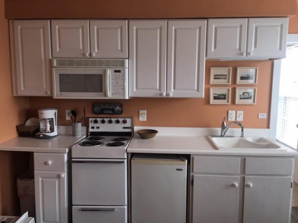 Kitchenette with all amenities.