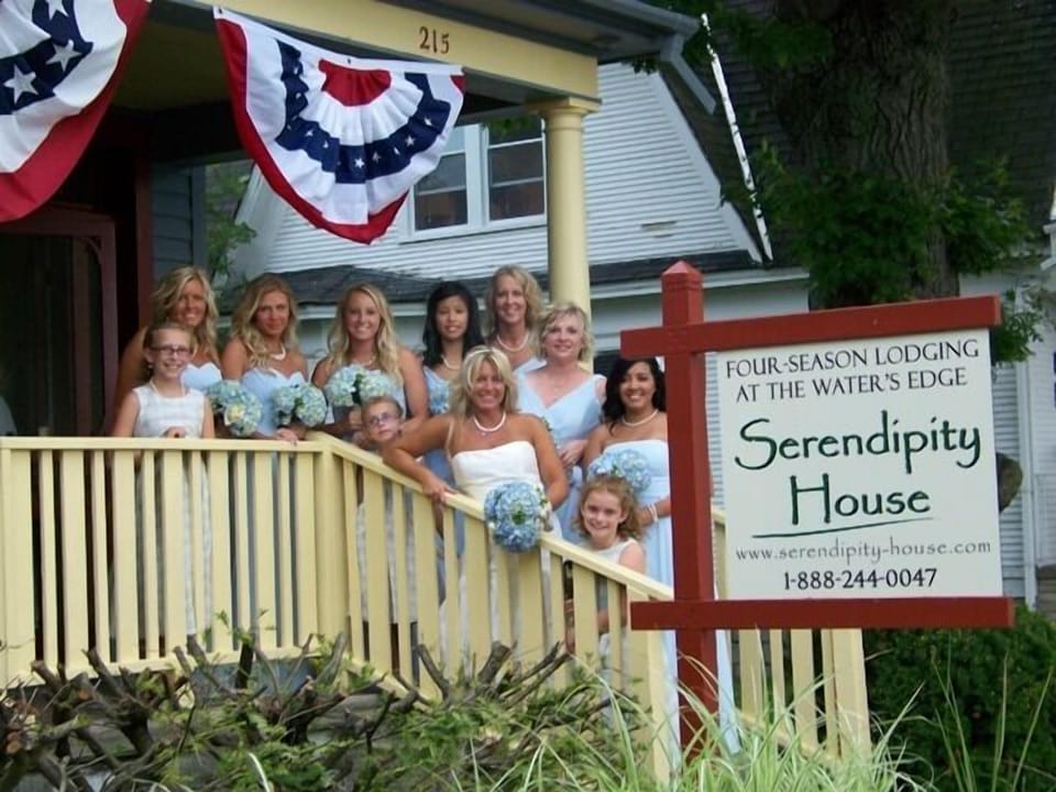 With our 5 suites, Serendipity House works especially well for wedding parties.