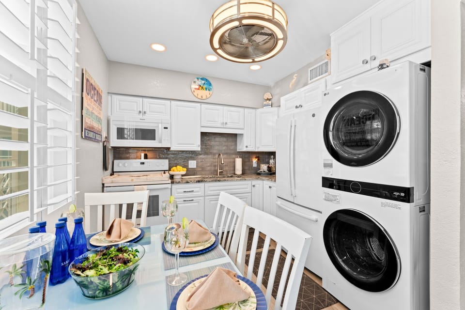 Dining area that comfortably seats the family. We also have a washer and dryer unit for your laundry needs.