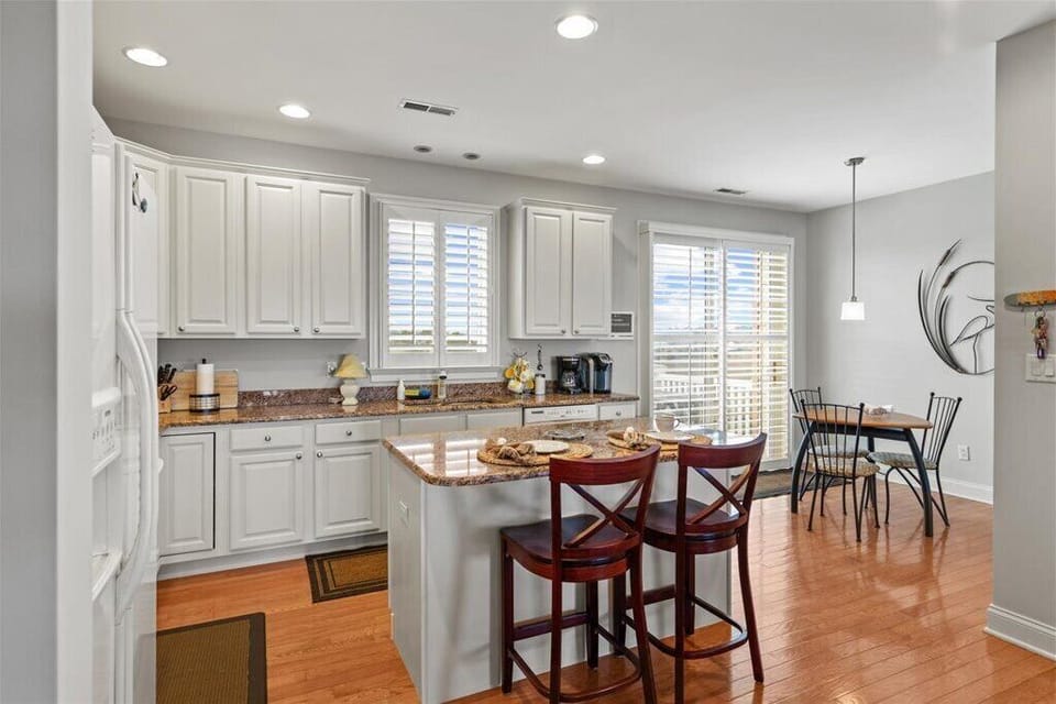 Third floor:  Eat-in kitchen island; 3-person eating nook.