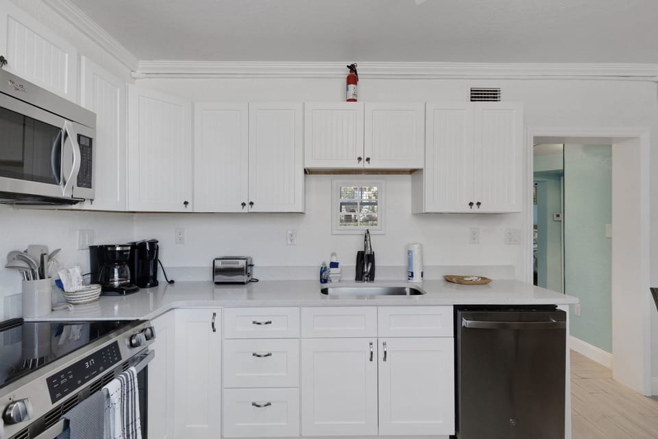 Small Perks: Includes Standard and  Keurig coffee makers to start your beach mornings right.