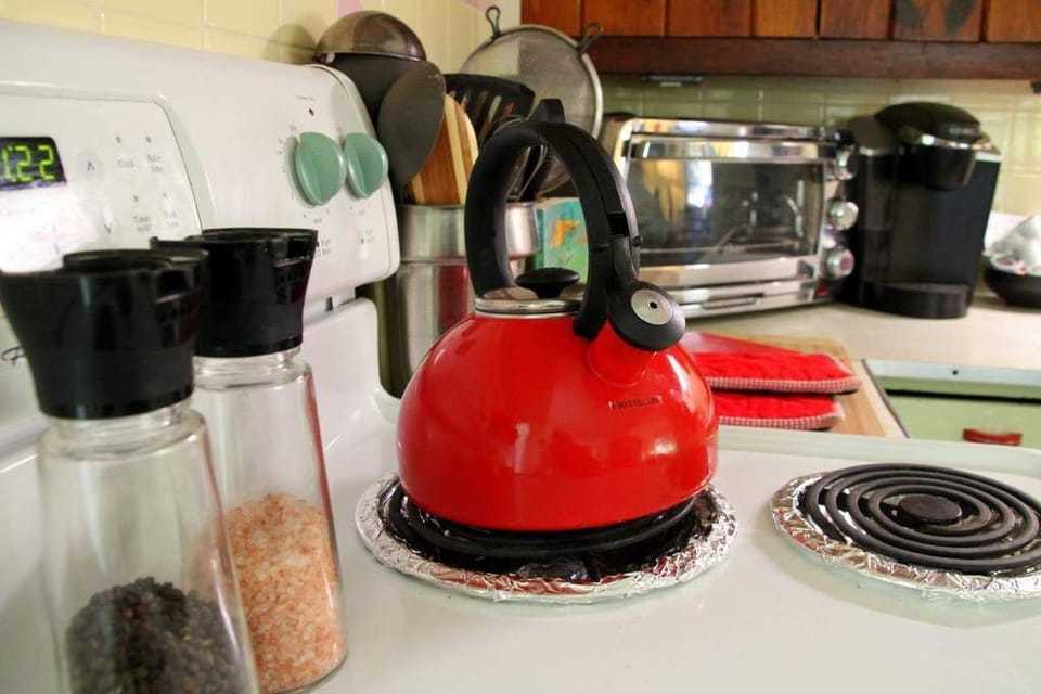 Lots of kitchenware, tableware, and small applainces!