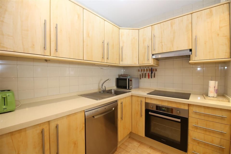 Another picture of the fully fitted kitchen