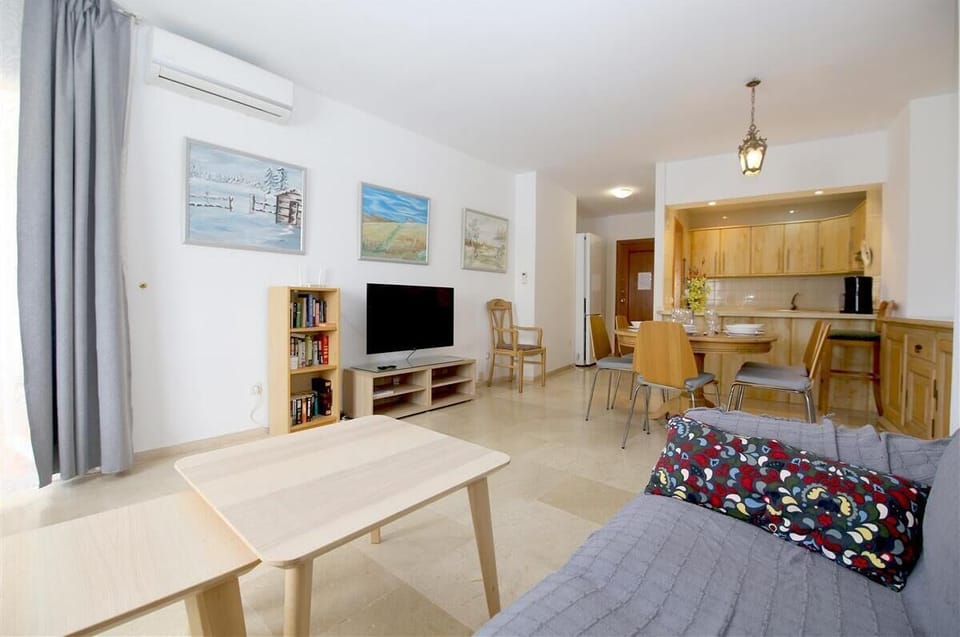 Modern and spacious lounge with air conditioning dining area to the rear