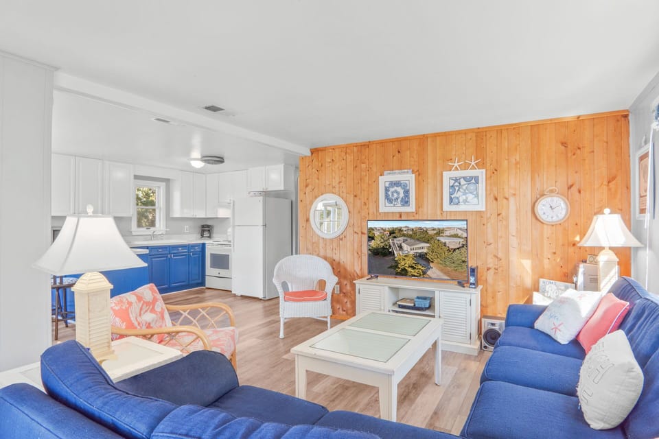 Surf or Sound Realty - 118 - Flippin Sweet - Great Room -1
