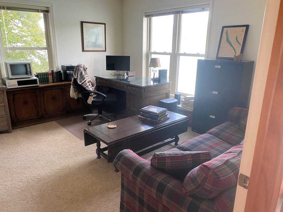 Office with wifi and and printer
