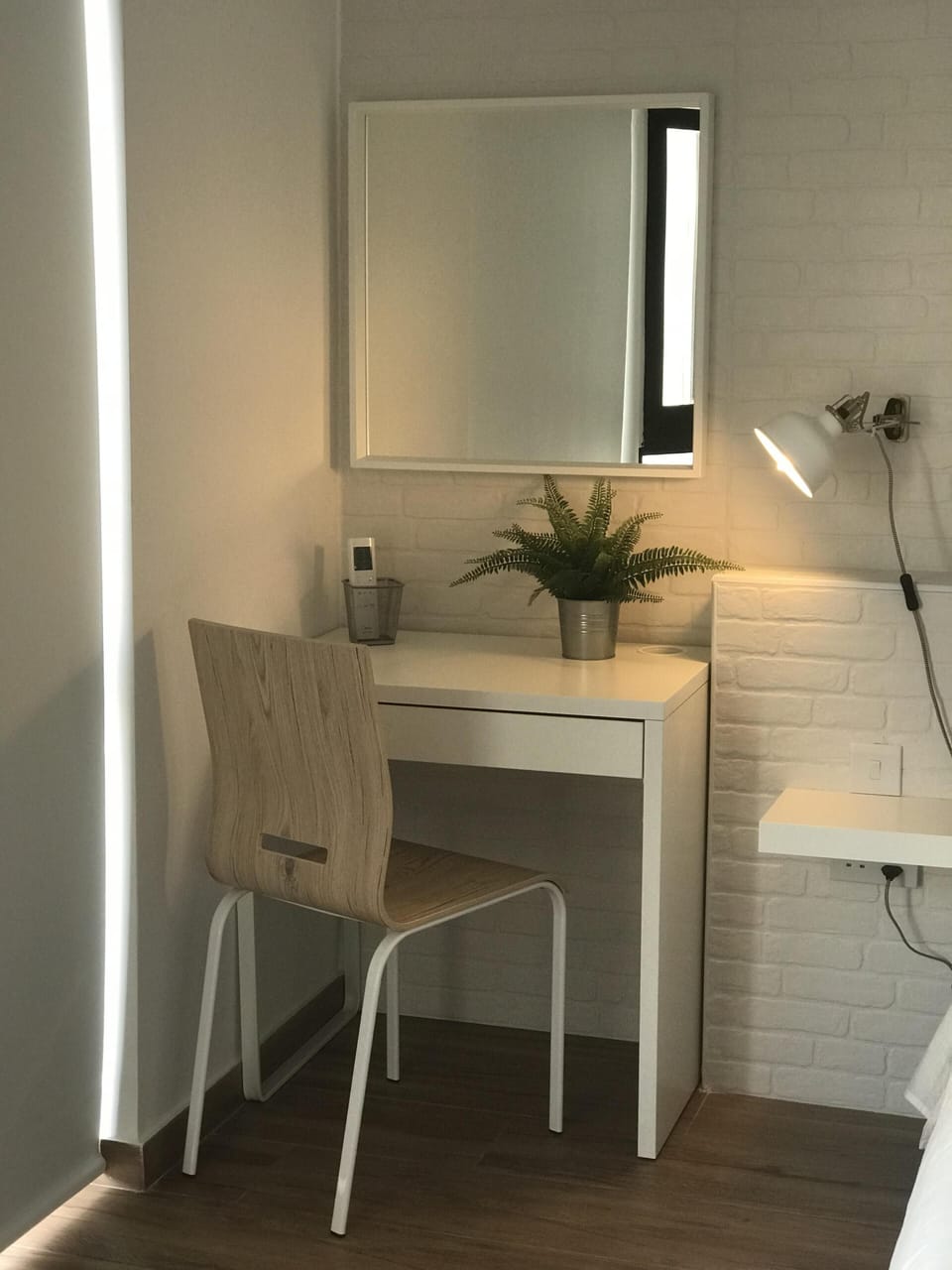 Work desk