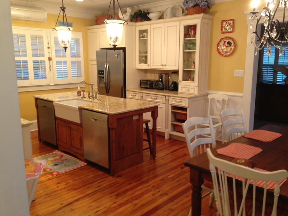 Kitchen dining area