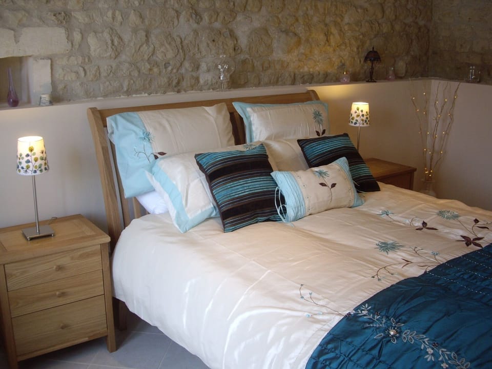 Stone detailed Bedroom 