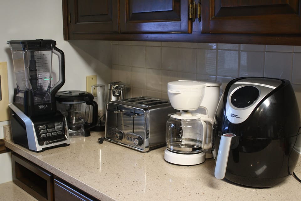 Kitchen appliances: Ninja Blender, Air fryer, 4 slice toaster, coffee pot