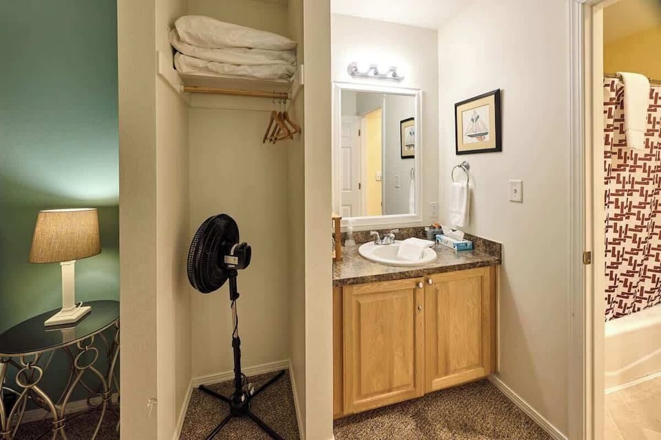 Extra bathroom and closet space