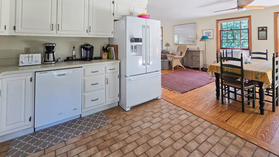 Nicely equipped kitchen