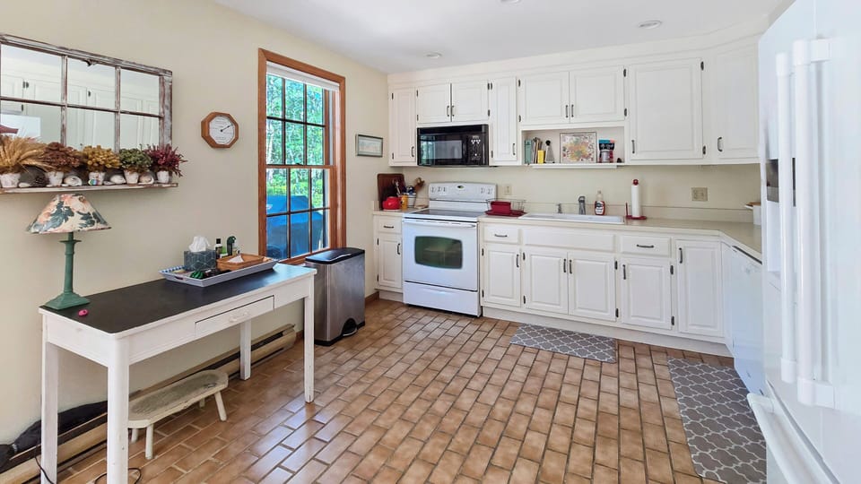 Nicely equipped kitchen