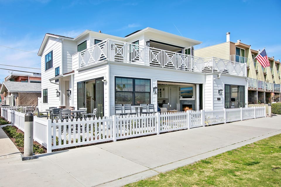 Brand-new, waterfront stunning retreat