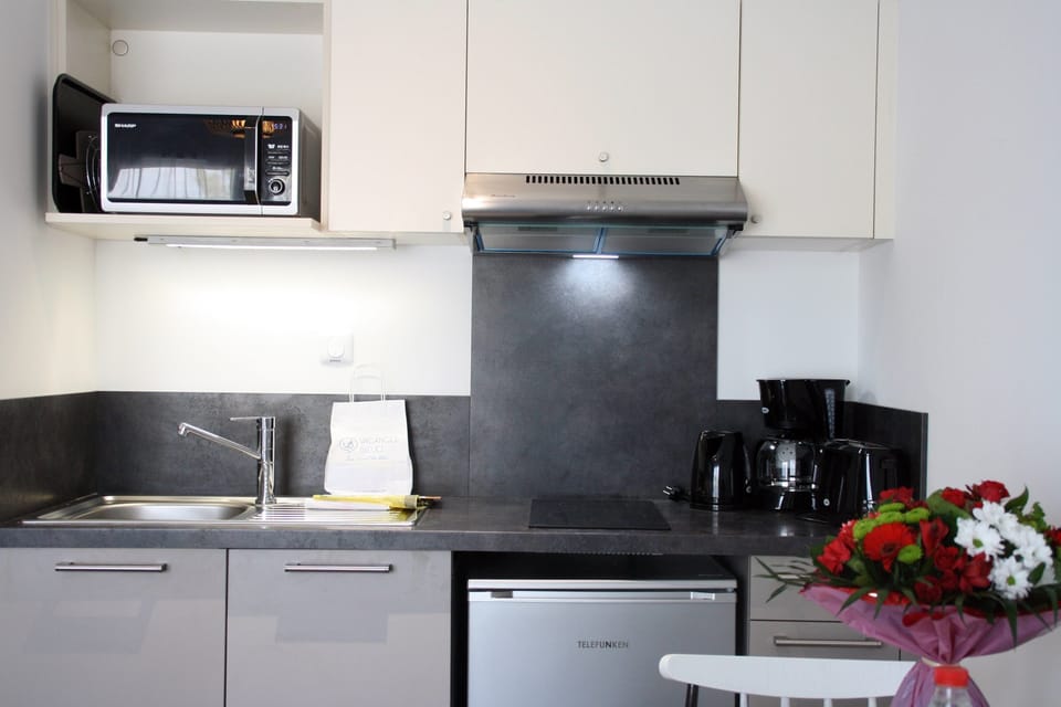 Prepare meals in the comfort of your very own studio!