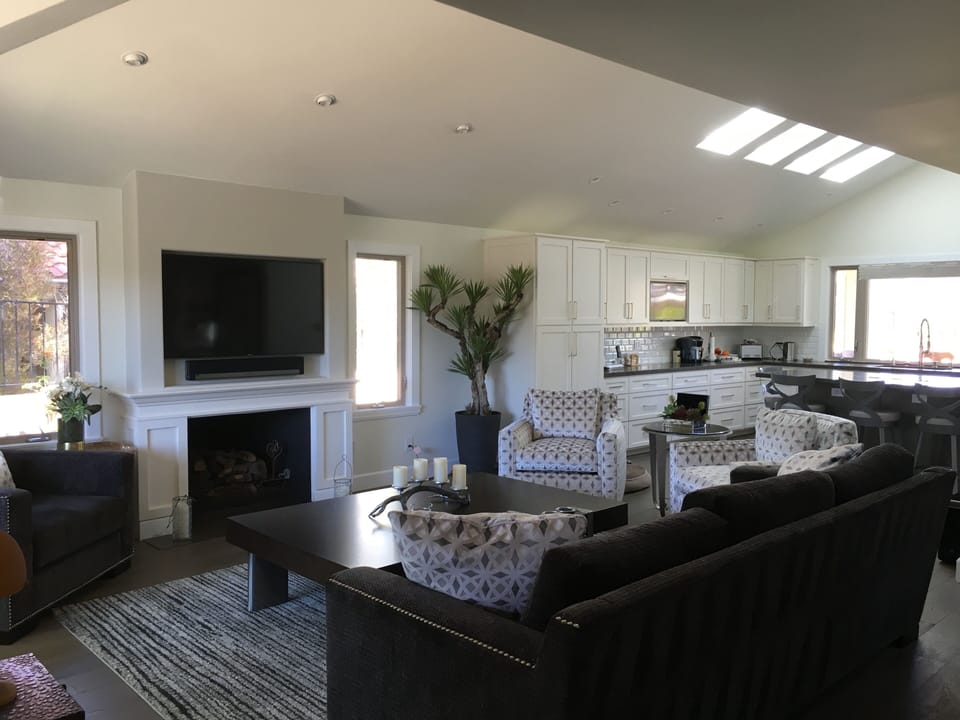 Daytime living looking into kitchen 
