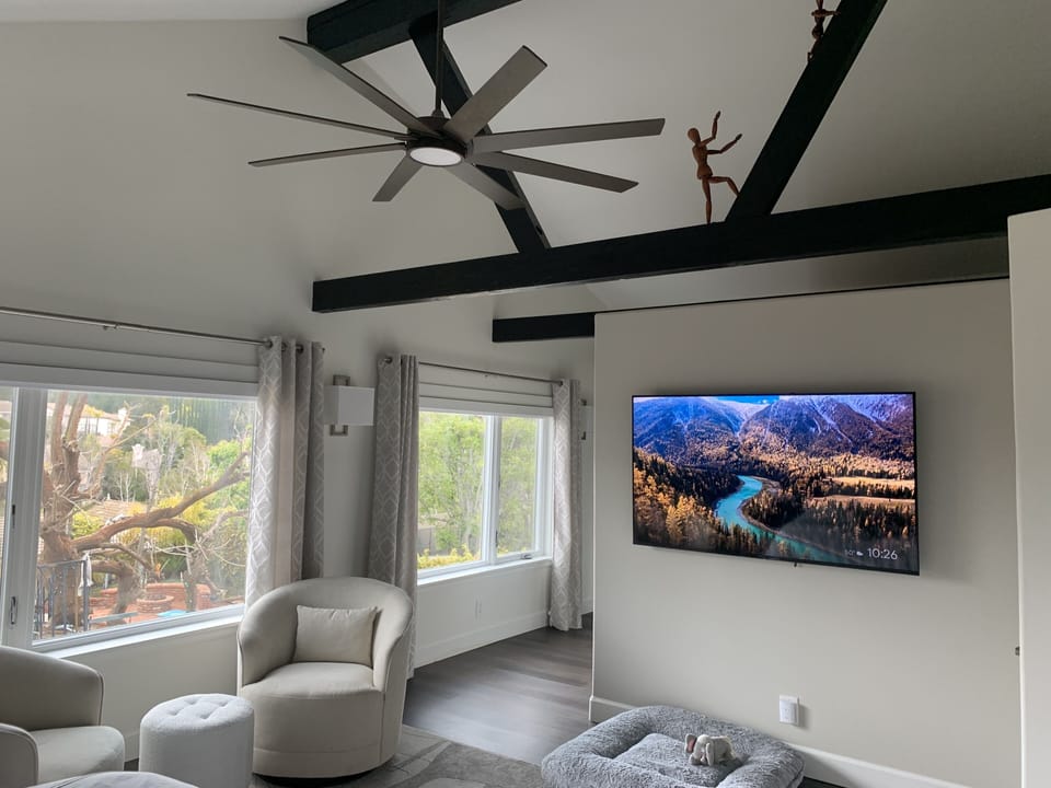Master bedroom sitting area 