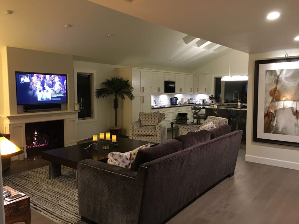 Living Room with full Dish channels on Smart TV 