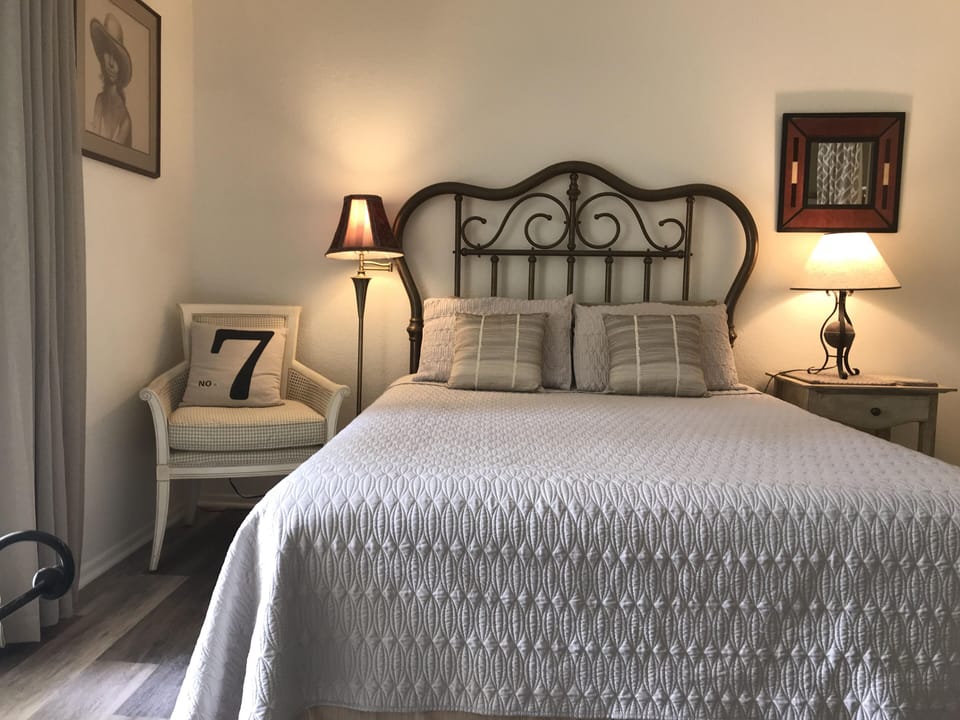 Bedroom 3 - queen