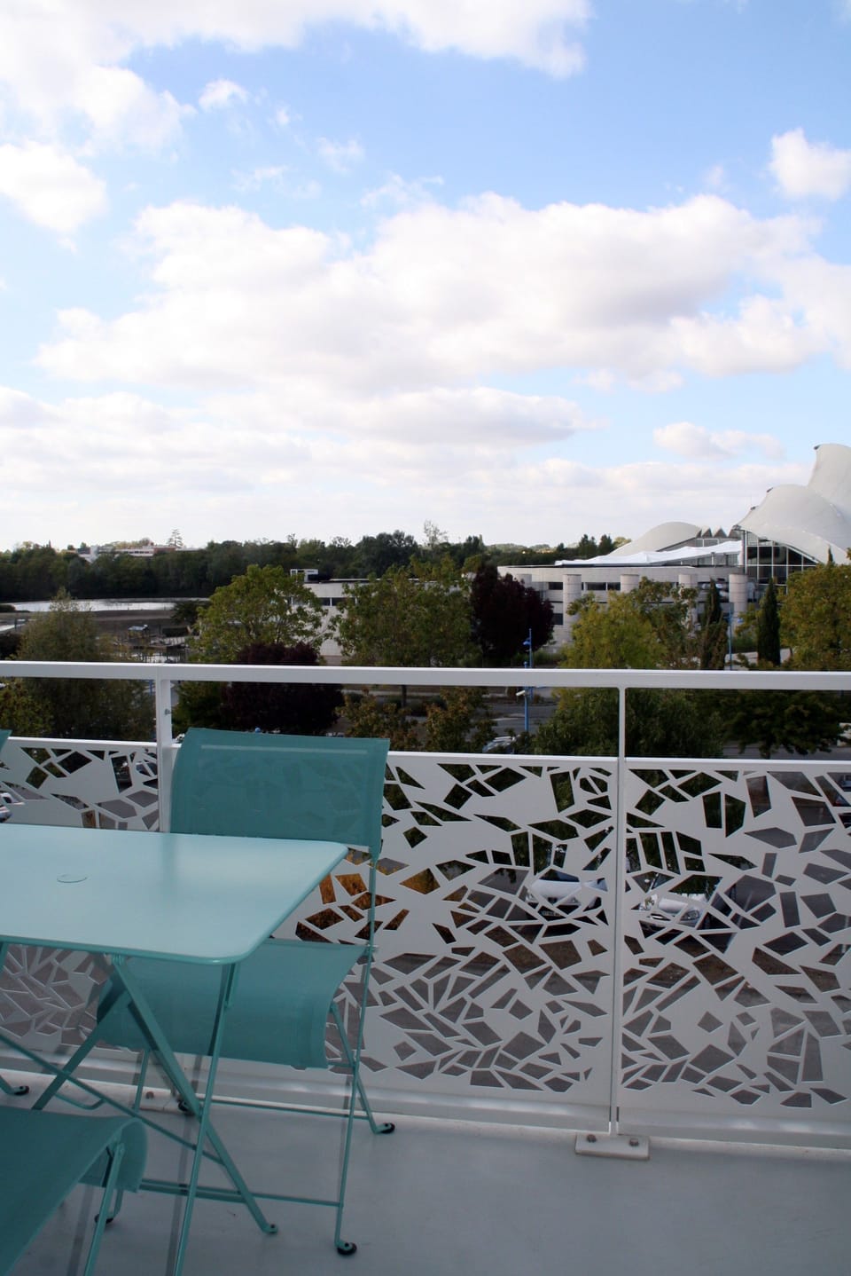 Breathe the fresh air on the balcony or terrace. (Note: views may vary).