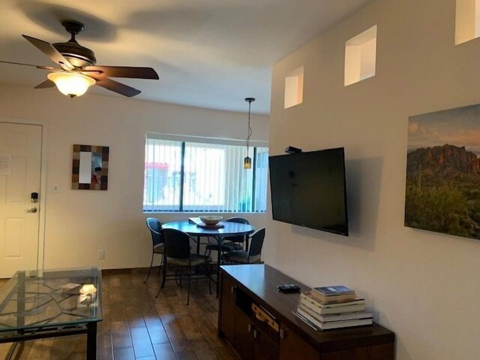 Dining area between living room area and kitchen.