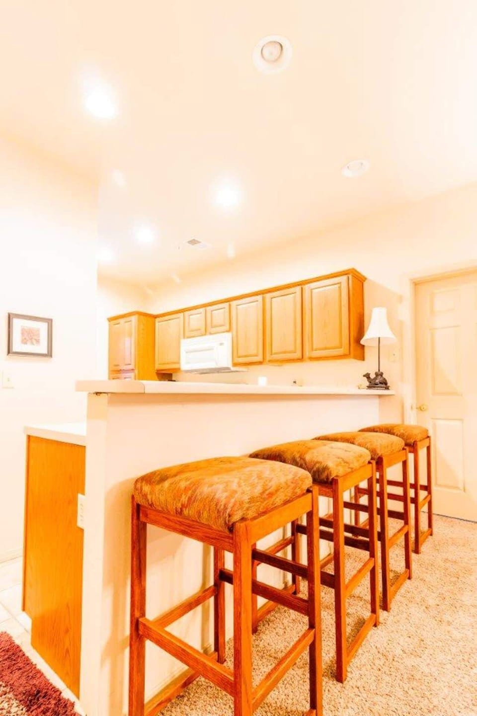 Kitchen island offers 4 extra seating for Dining.