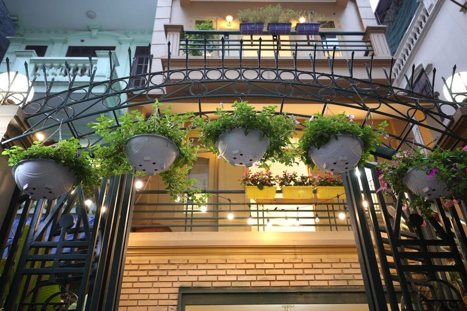 Minimalism Home/Balcony / Free Breakfast