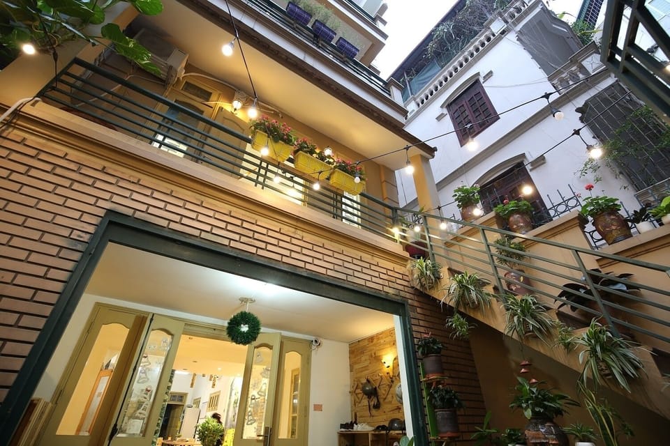 Minimalism Home/Balcony / Free Breakfast