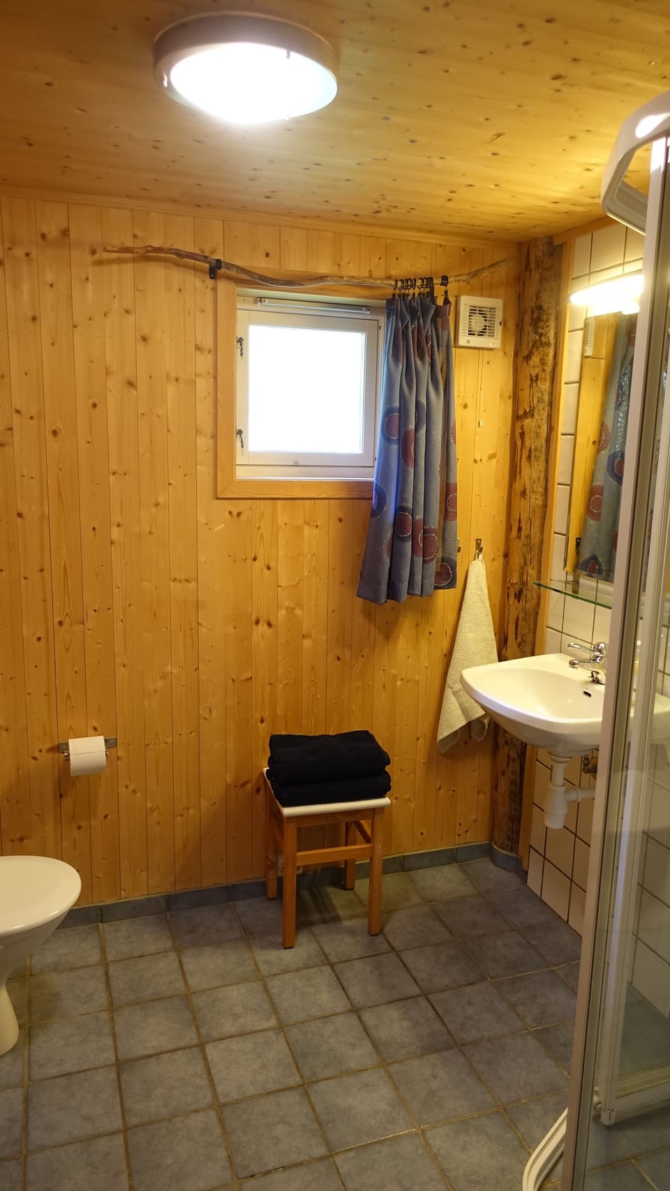 bathroom mainfloor