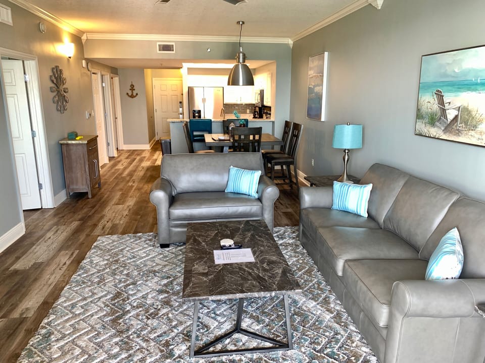 Comfortable living room with 1 Queen and 1 Twin sleeper