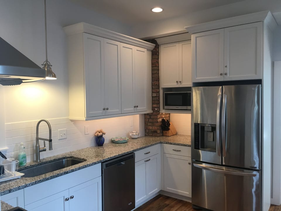 Fully stocked with pots, pans and a nice assortment of cooks tools. 