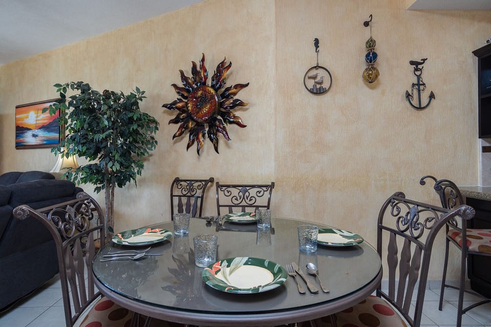 The dining table in detail.