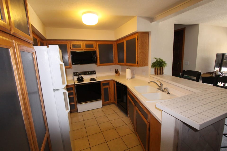 Open kitchen and bar